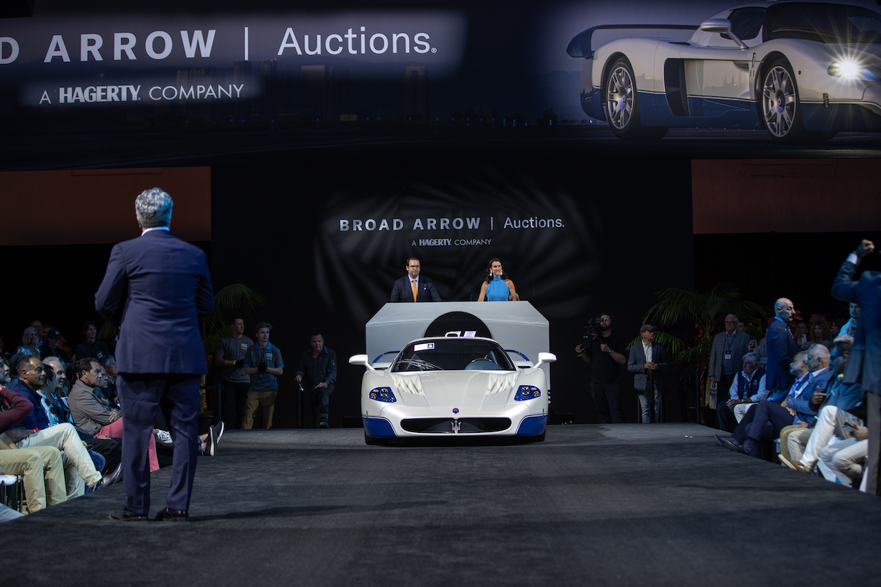 【新聞圖片 2 】於美國加州蒙特雷汽車週期間舉辦的 Broad Arrow Monterey Jet Center 拍賣會上，一輛 2005 年 MC12 Stradale以 520萬美元落槌，刷新該車型拍賣紀錄